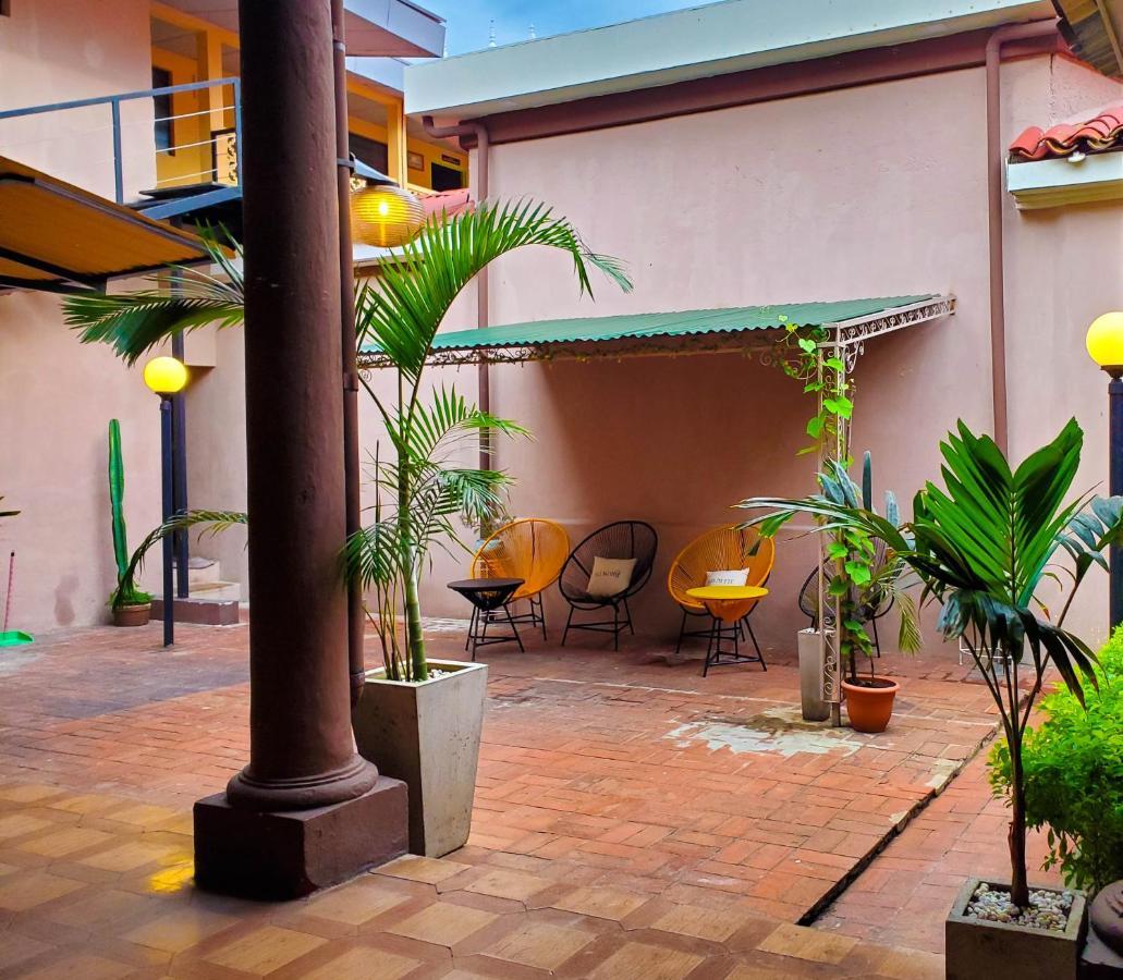 Hotel Brunette Santa Ana Exterior photo