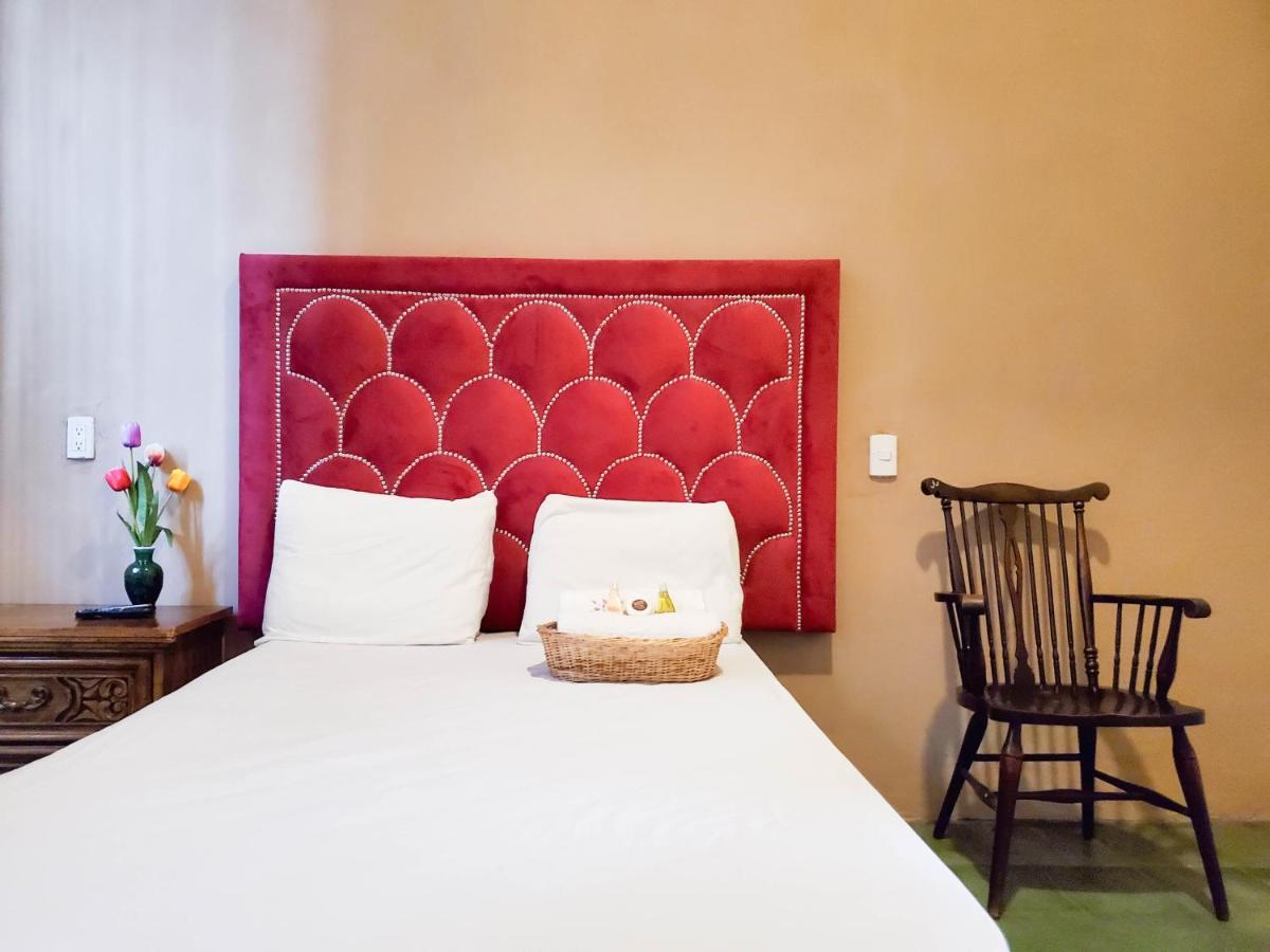 Hotel Brunette Santa Ana Room photo